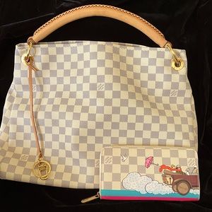 Louis Vuitton Damier Artsy MM. Excellent condition.
